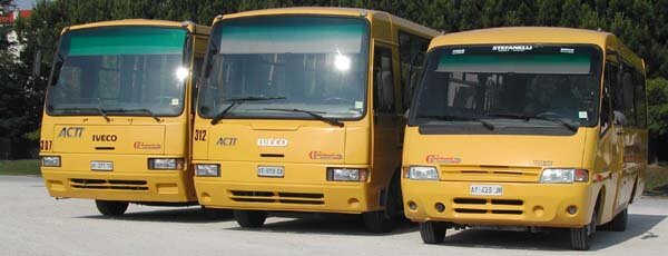 immagine degli scuolabus